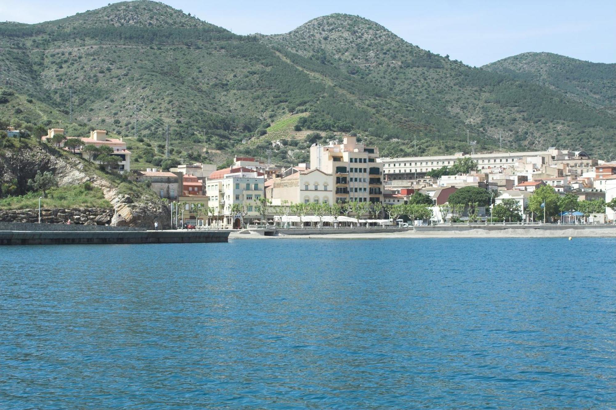 Hostal Juventus Portbou Kültér fotó