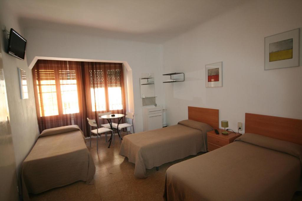Hostal Juventus Portbou Szoba fotó