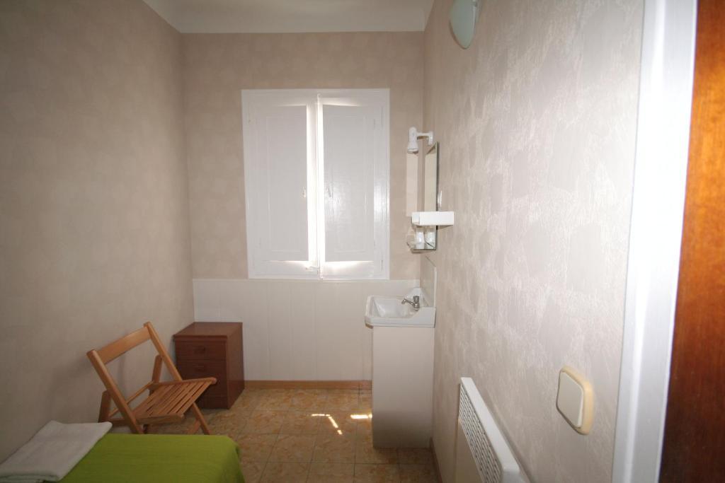 Hostal Juventus Portbou Szoba fotó