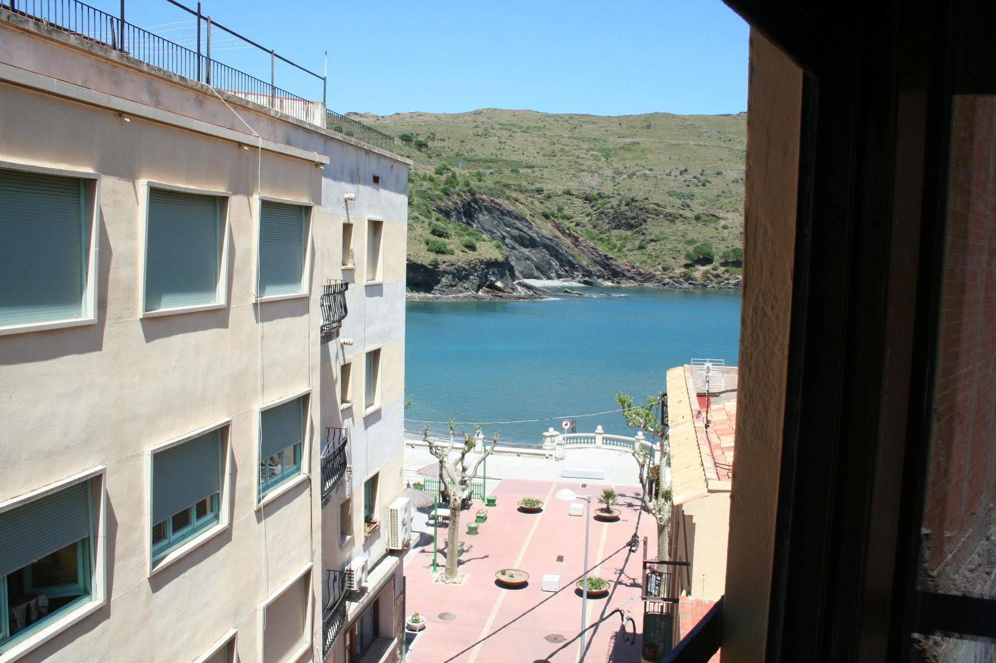 Hostal Juventus Portbou Kültér fotó