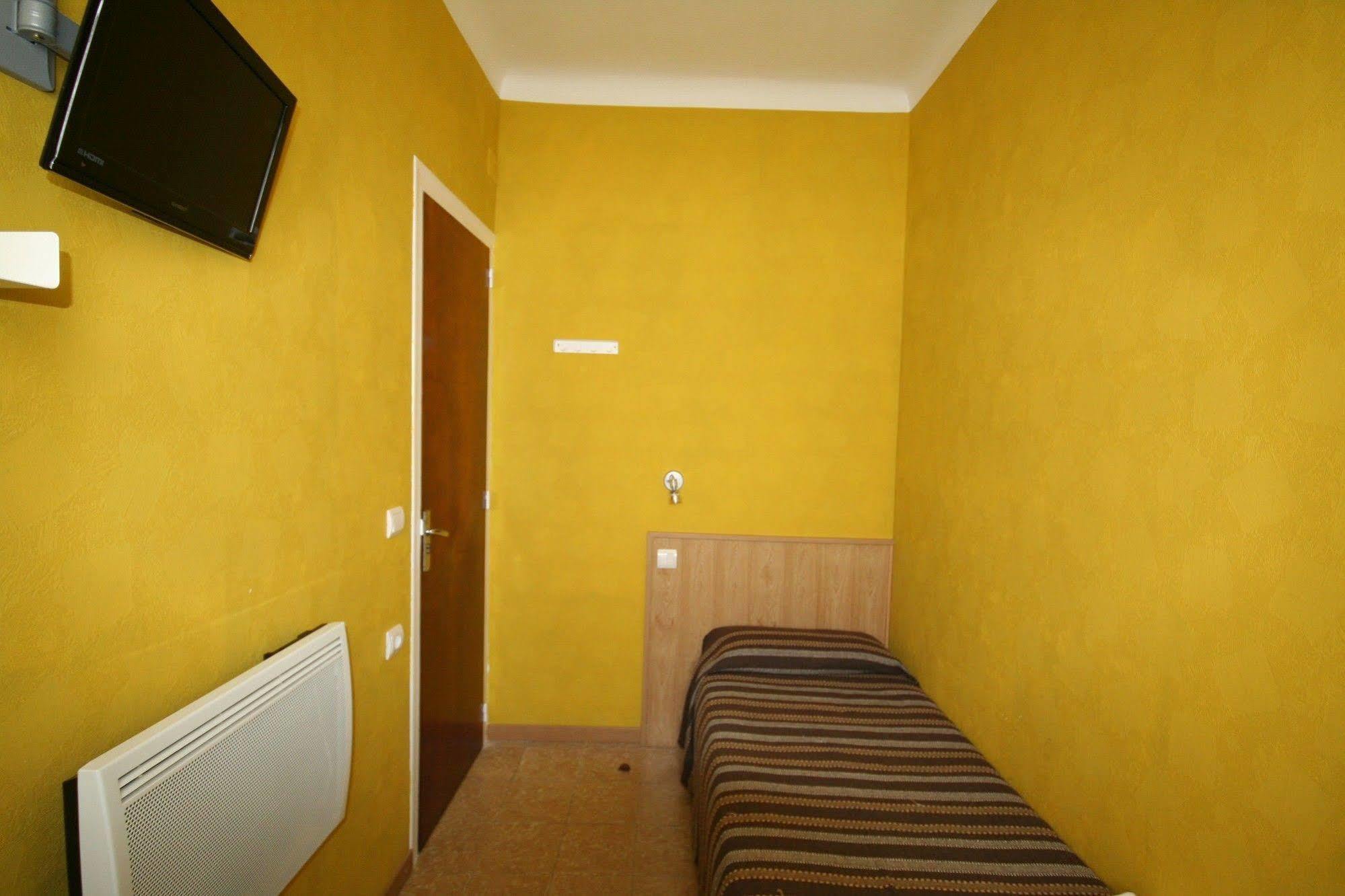 Hostal Juventus Portbou Kültér fotó