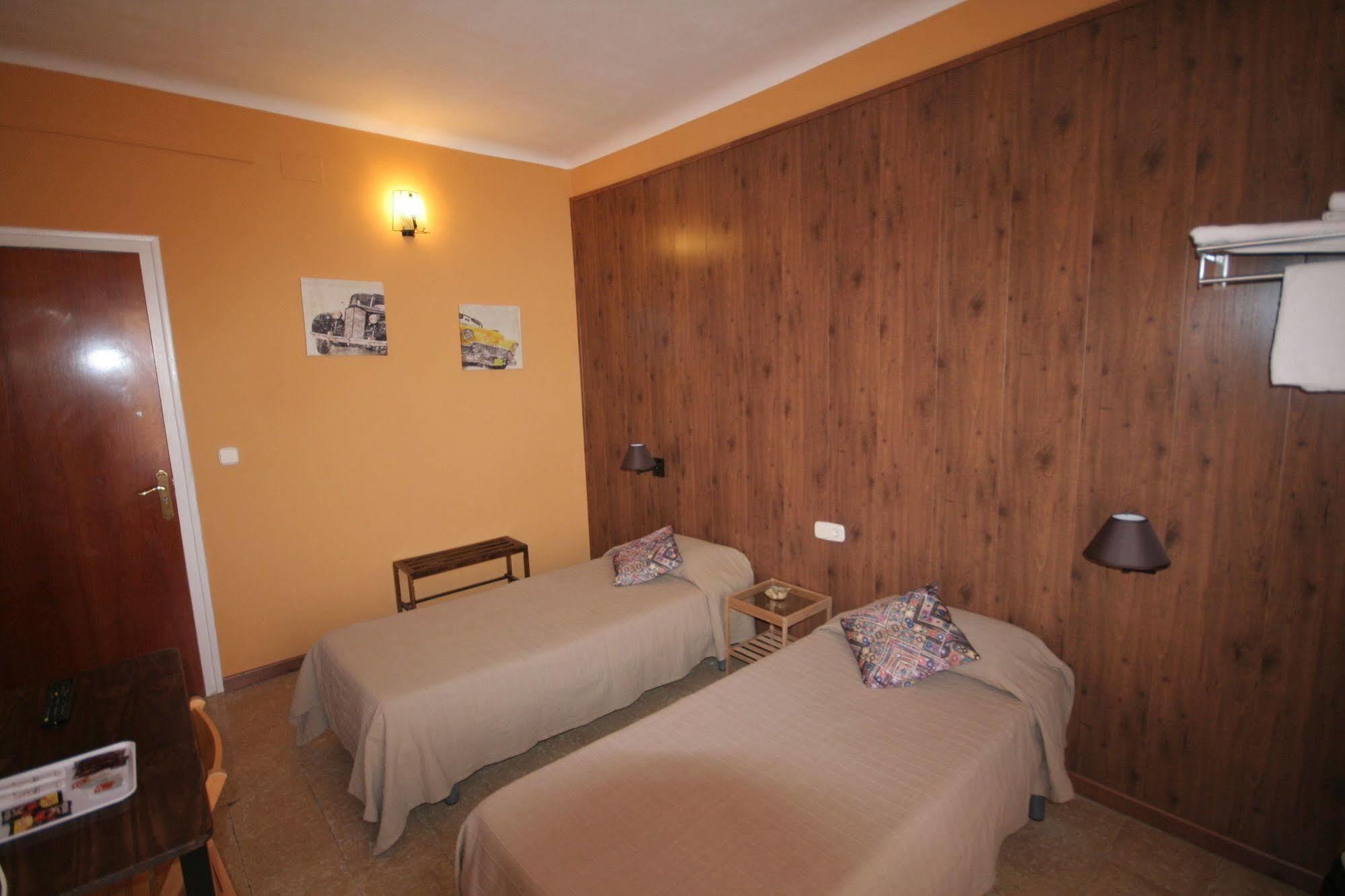 Hostal Juventus Portbou Kültér fotó
