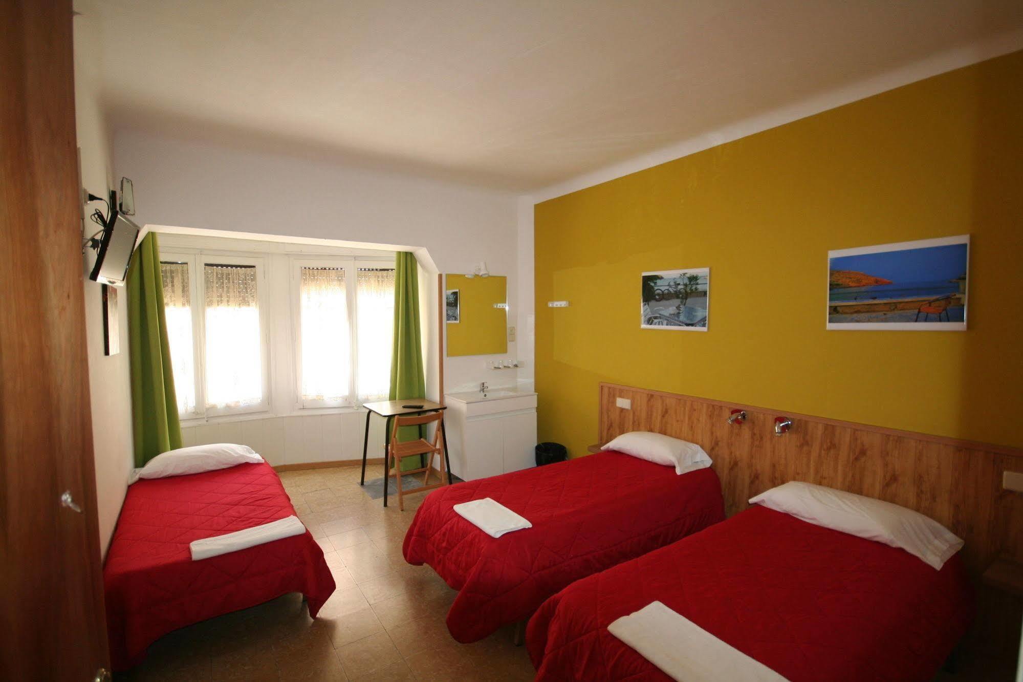 Hostal Juventus Portbou Kültér fotó