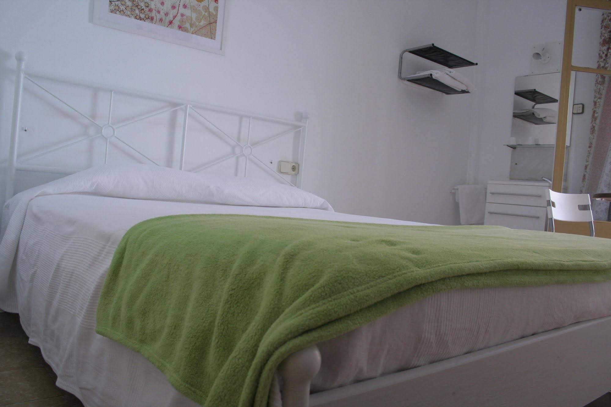 Hostal Juventus Portbou Kültér fotó