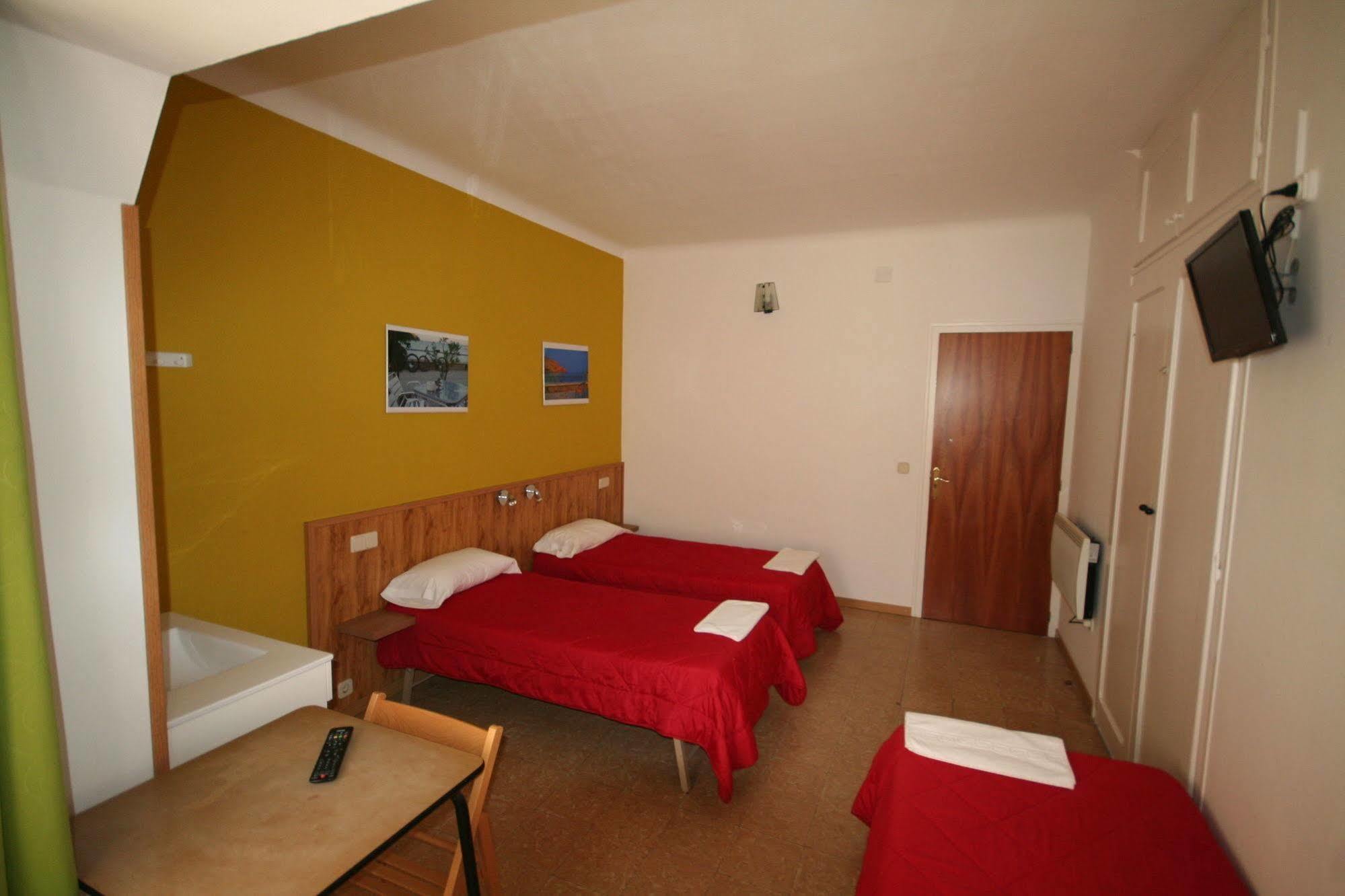 Hostal Juventus Portbou Kültér fotó