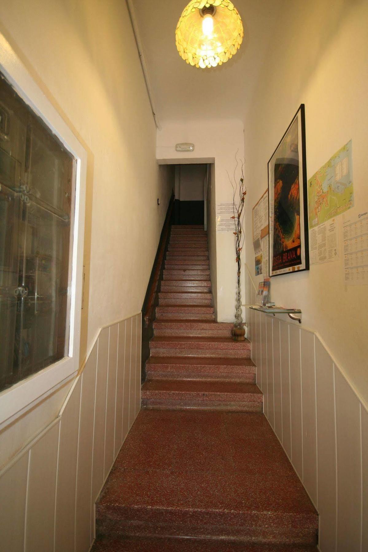 Hostal Juventus Portbou Kültér fotó