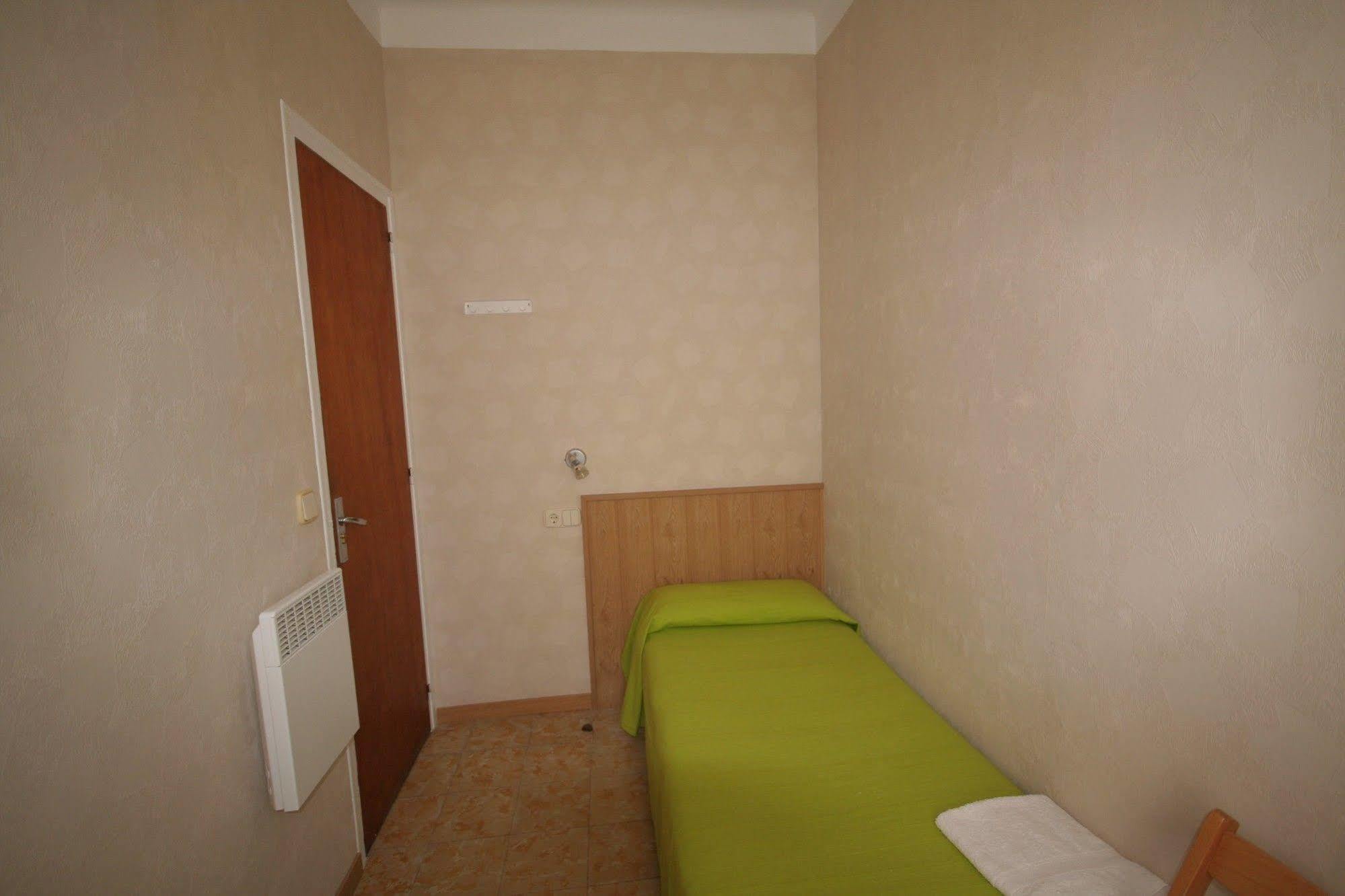 Hostal Juventus Portbou Kültér fotó