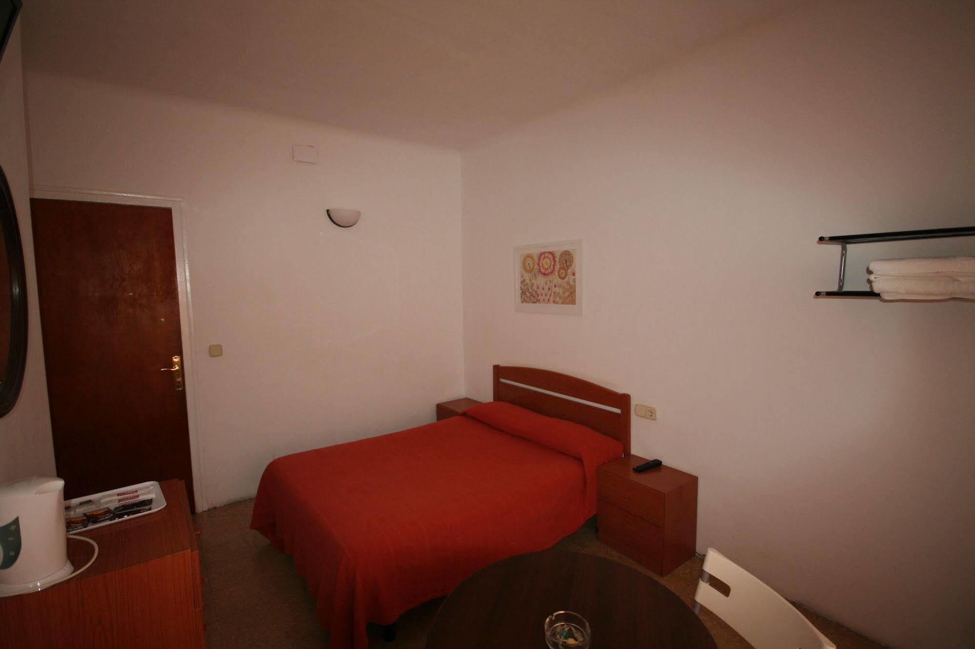 Hostal Juventus Portbou Kültér fotó